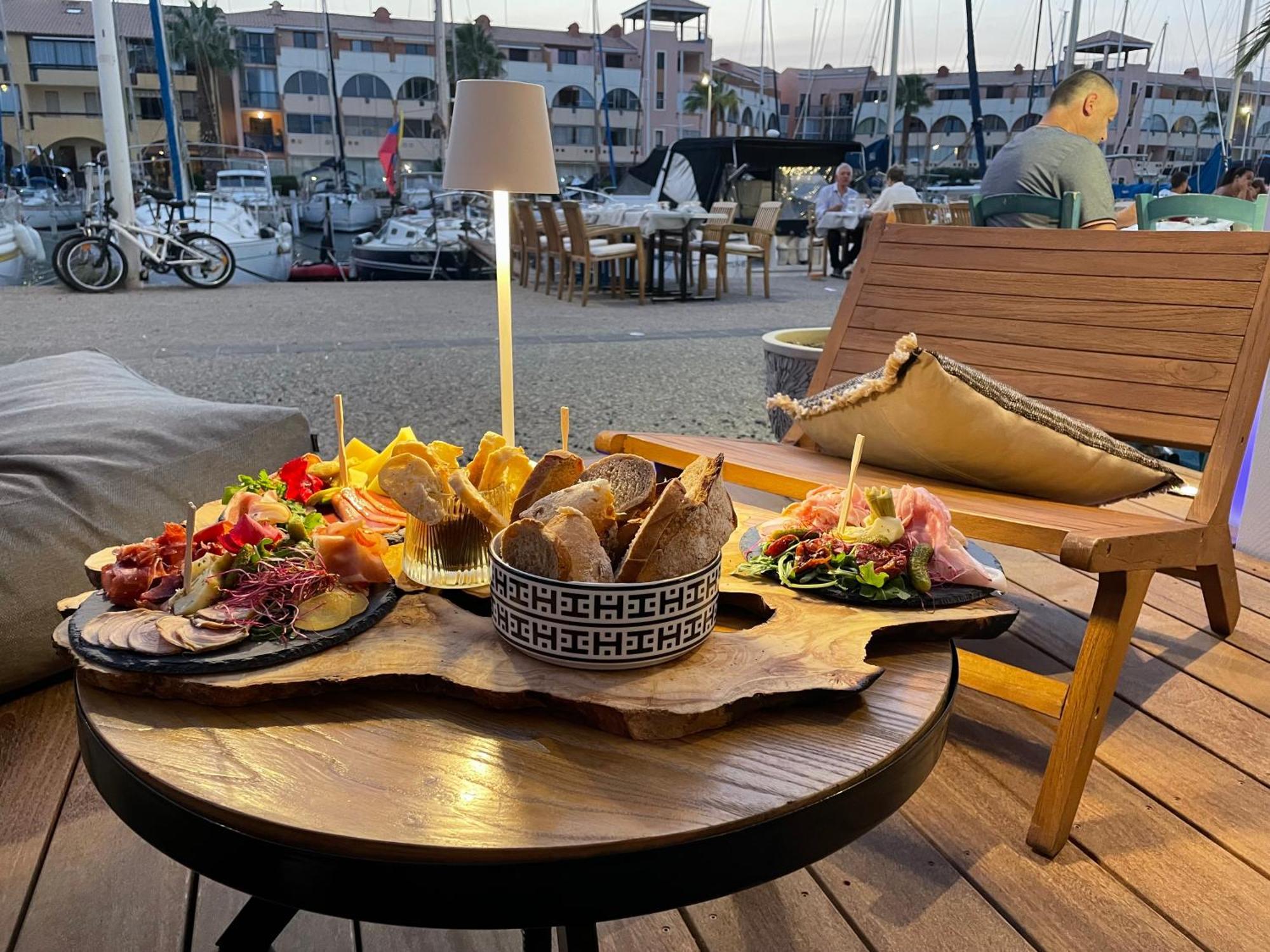 Cit'Hotel Des 2 Golfs Leucate Kültér fotó